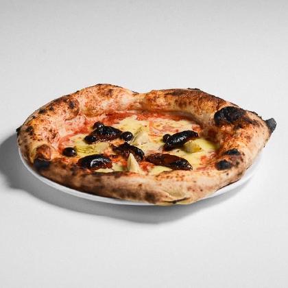 Pizza sur fond clair