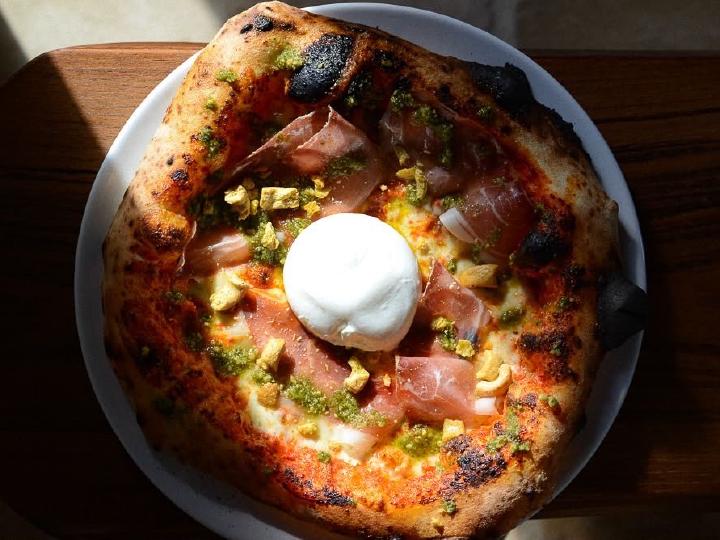 Pizza sortie du four